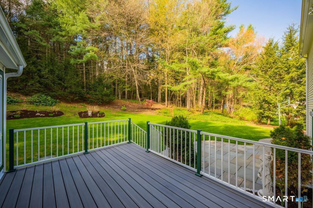 23 Banks Road Simsbury, CT 06092 - Photo 3 of 32