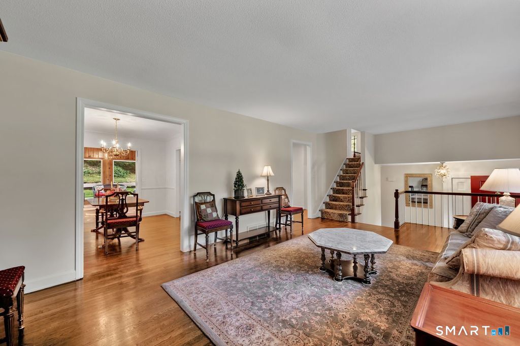 23 Banks Road Simsbury, CT 06092 - Photo 5 of 32
