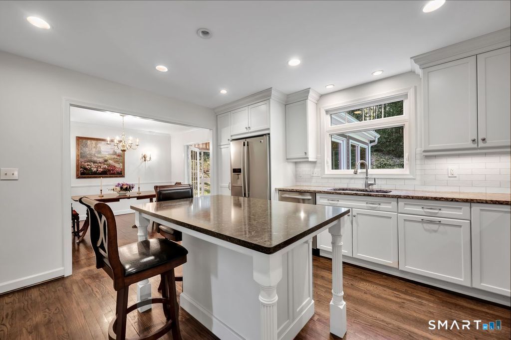 23 Banks Road Simsbury, CT 06092 - Photo 7 of 32