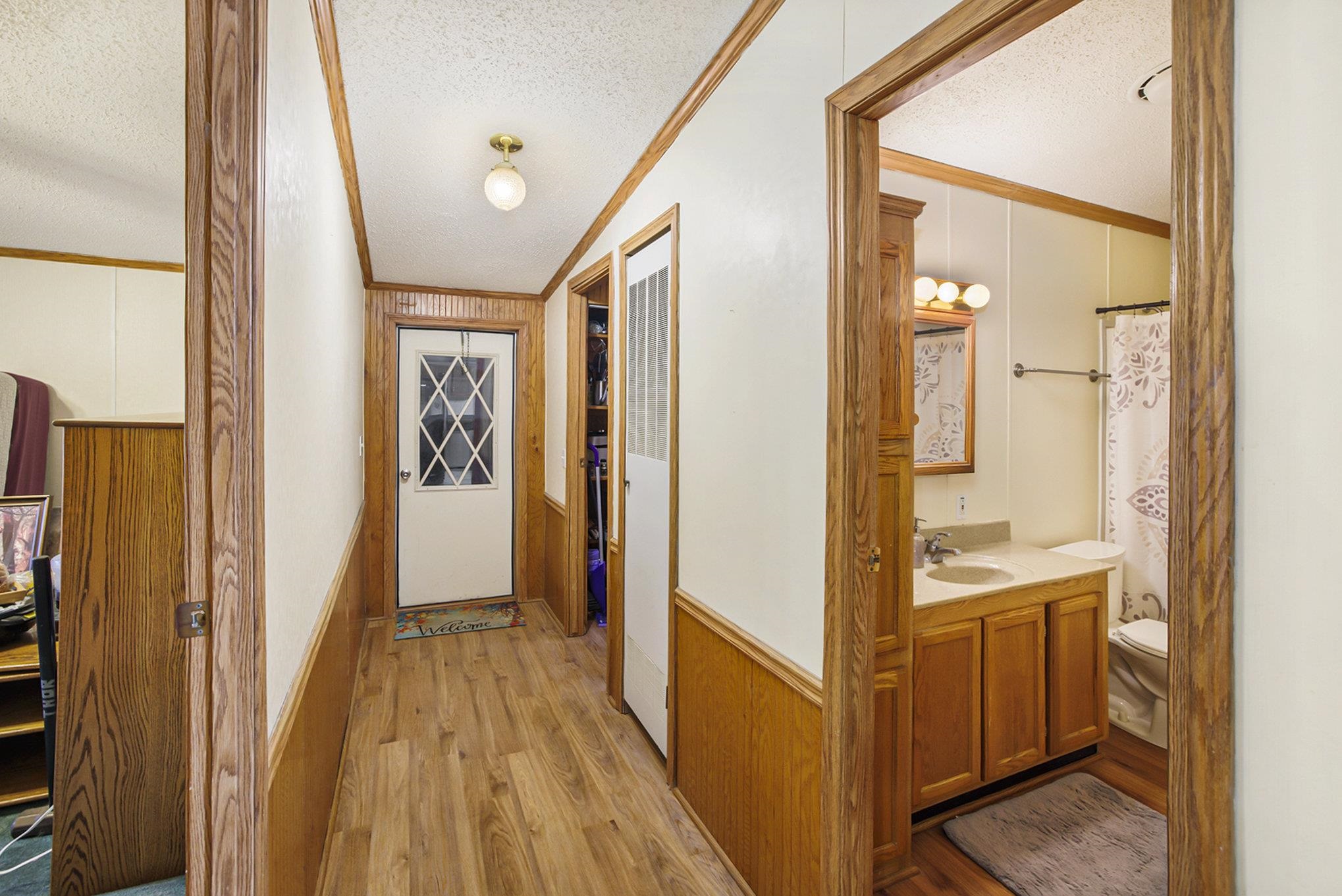 8378 East Hatchery Road Syracuse, IN 46567 - Photo 19 of 27 Gallery Image 19