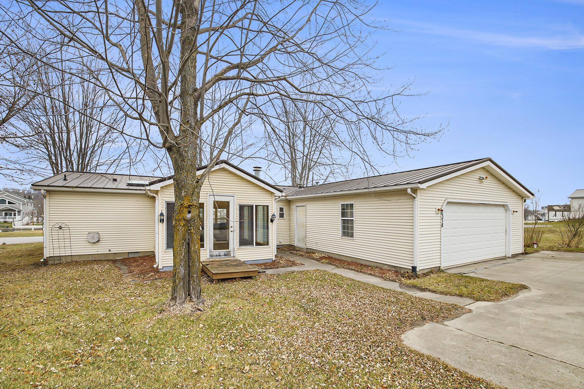 8378 East Hatchery Road Syracuse, IN 46567 - Photo 4 of 27 Gallery Image 4