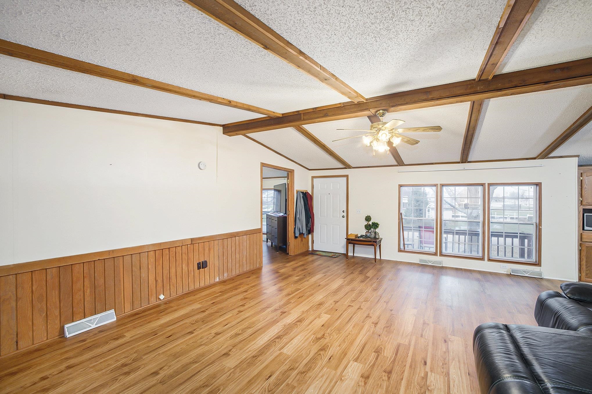 8378 East Hatchery Road Syracuse, IN 46567 - Photo 9 of 27 Gallery Image 9