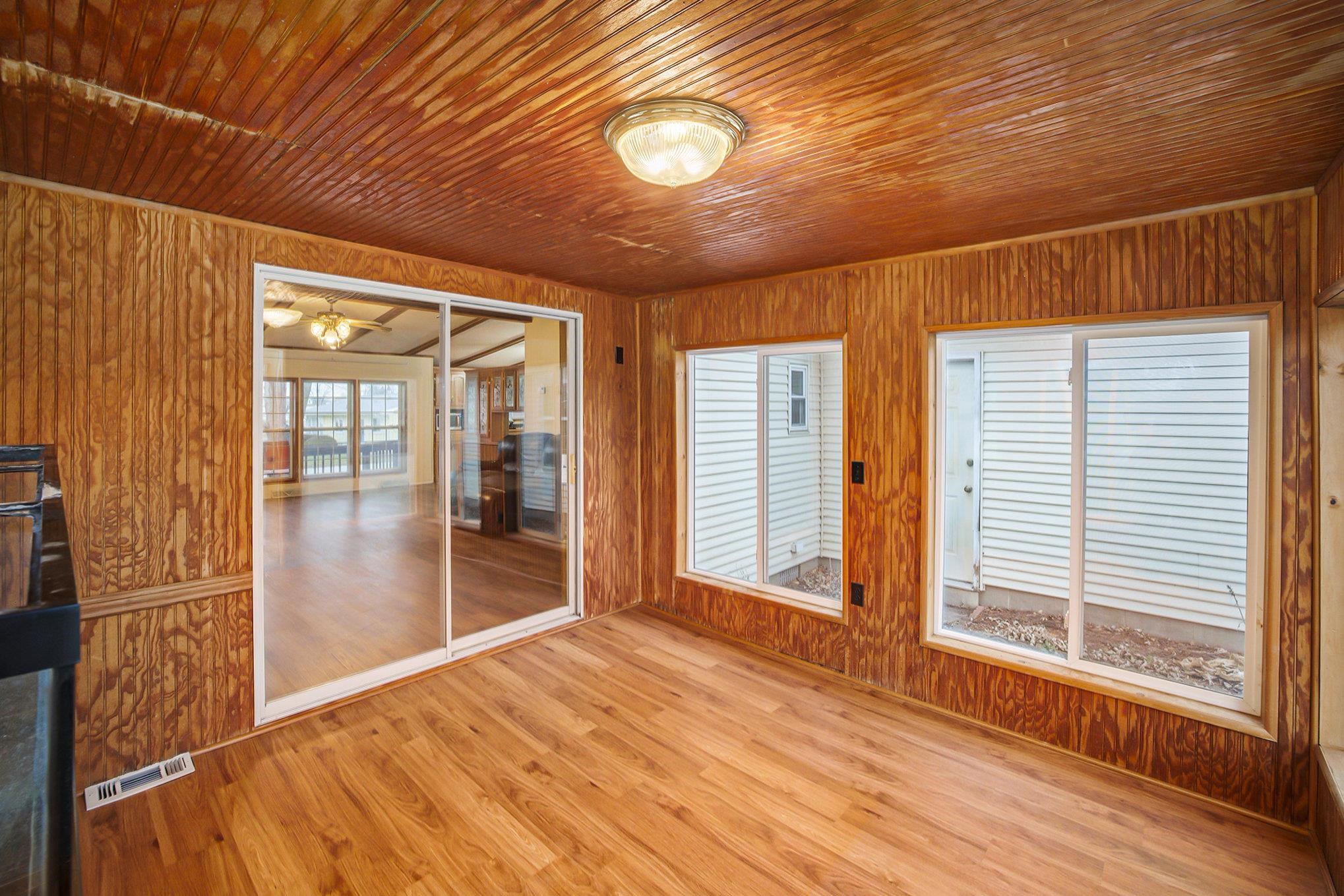 8378 East Hatchery Road Syracuse, IN 46567 - Photo 10 of 27 Gallery Image 10