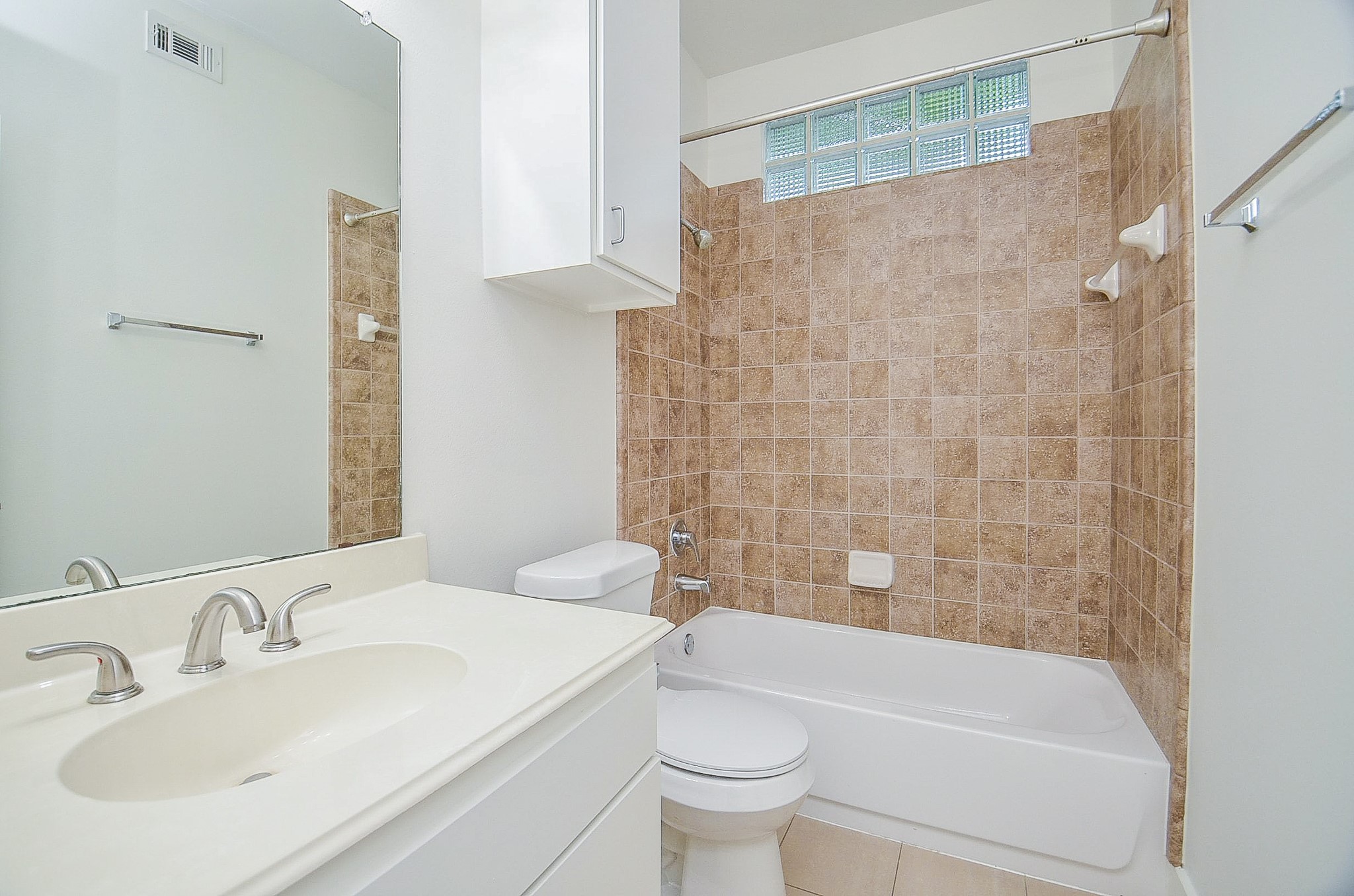 3413 Rolgom Pl Court Houston, TX 77021 - Photo 17 of 20 A view of the guest bathroom.