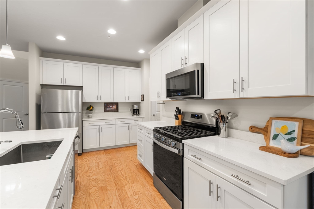 56 Shannon Way, Unit 56 Upton, MA 01568 - Photo 5 of 36