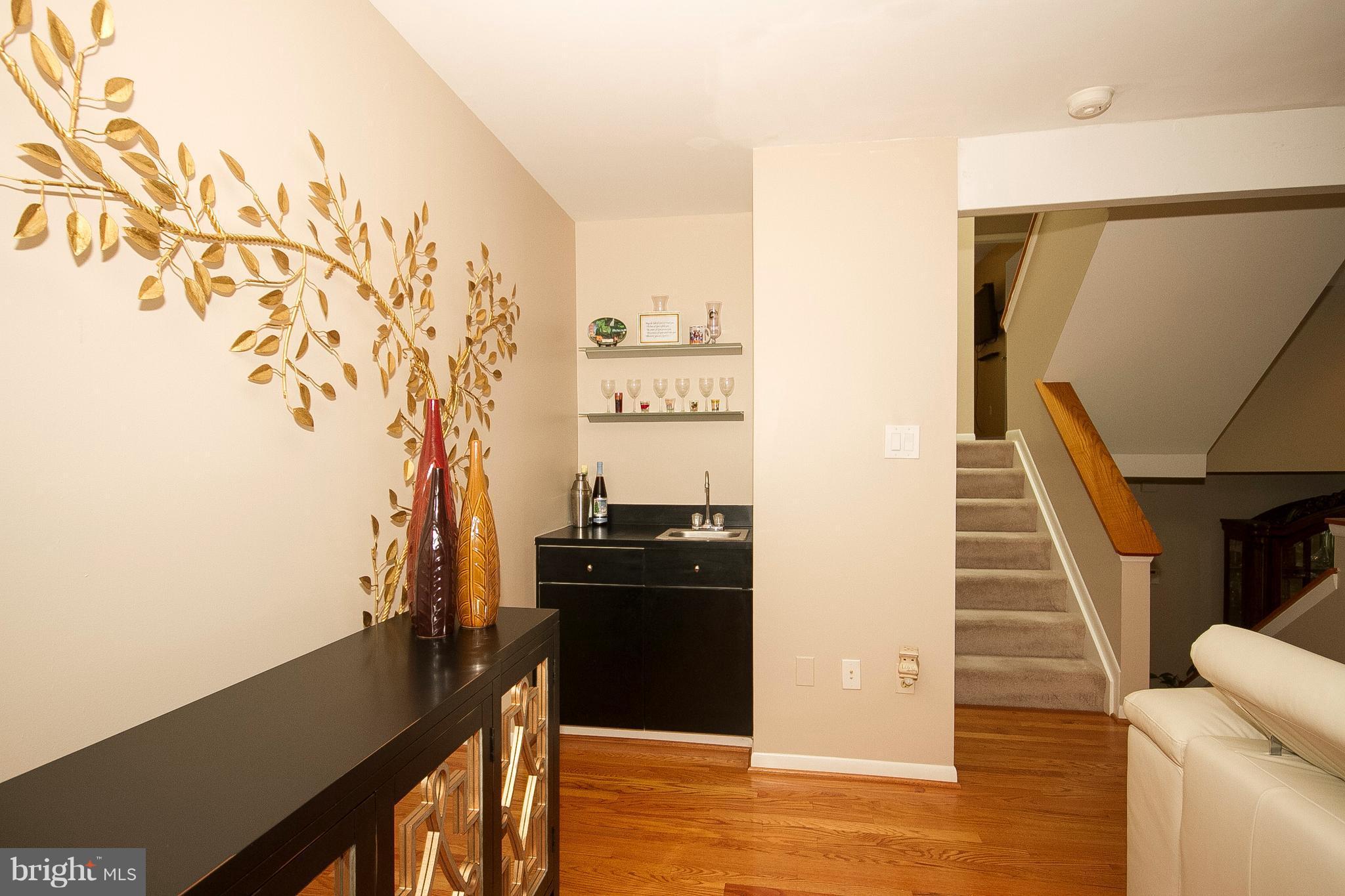5541 Suffield Court Columbia, MD 21044 - Photo 12 of 30 living room wet bar