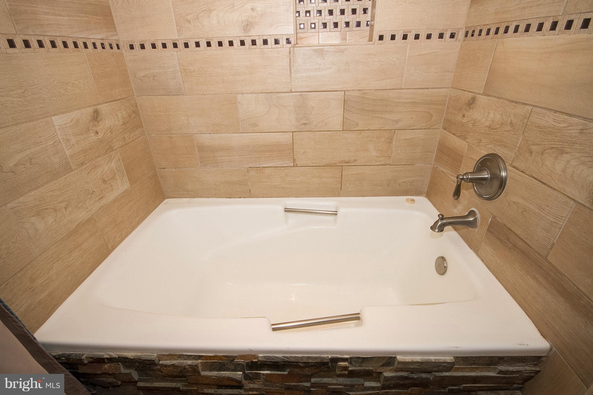 5541 Suffield Court Columbia, MD 21044 - Photo 21 of 30 Bath (Master)