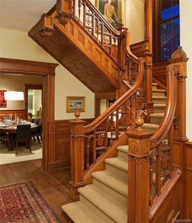 a view of a house with a yard and plants