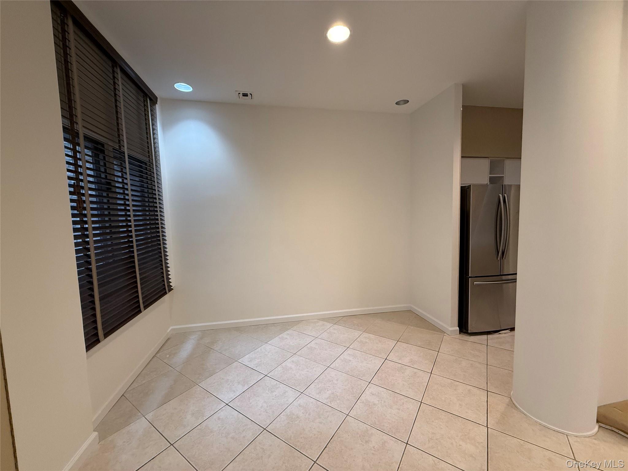 130 South Middle Neck Road, Unit 2 Great Neck, NY 11021 - Photo 7 of 22 a view of an empty room