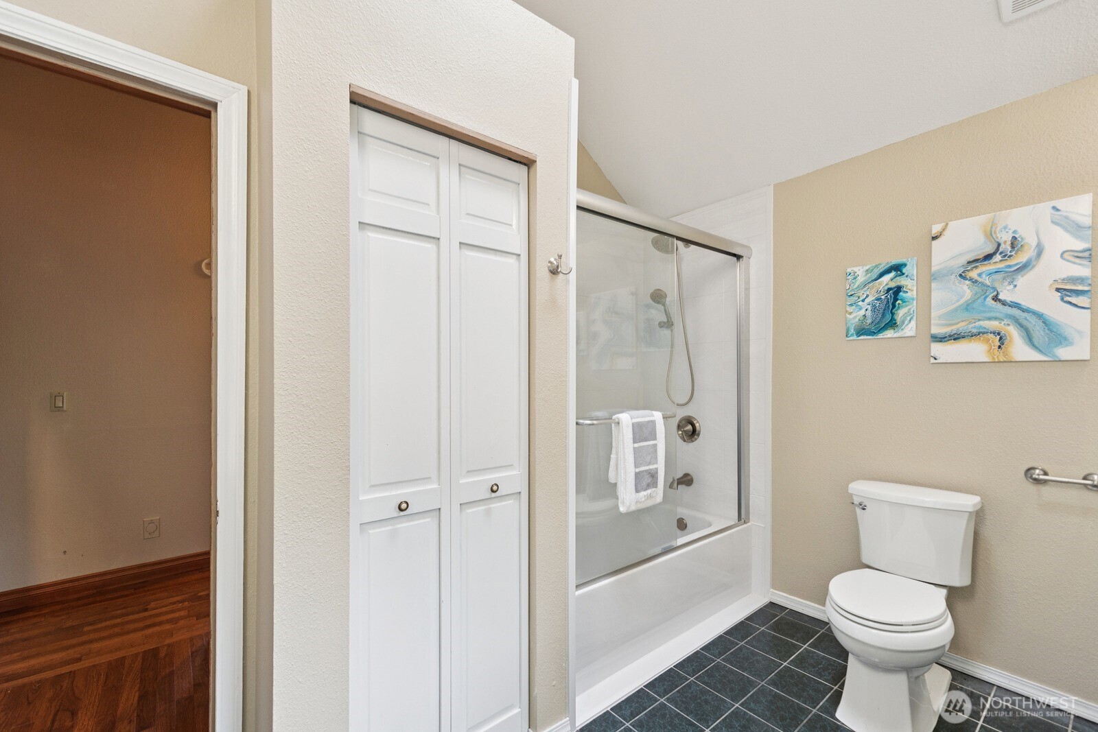 45908 Southeast Edgewick Road North Bend, WA 98045 - Photo 24 of 40 a bathroom with a toilet sink and shower