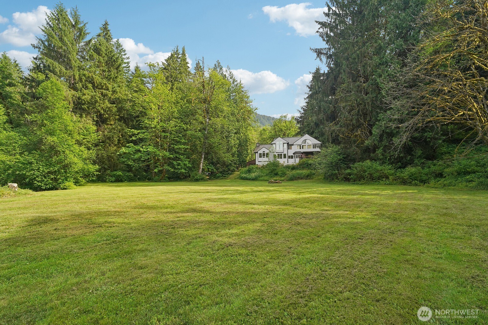 45908 Southeast Edgewick Road North Bend, WA 98045 - Photo 6 of 40 a view of beach and yard