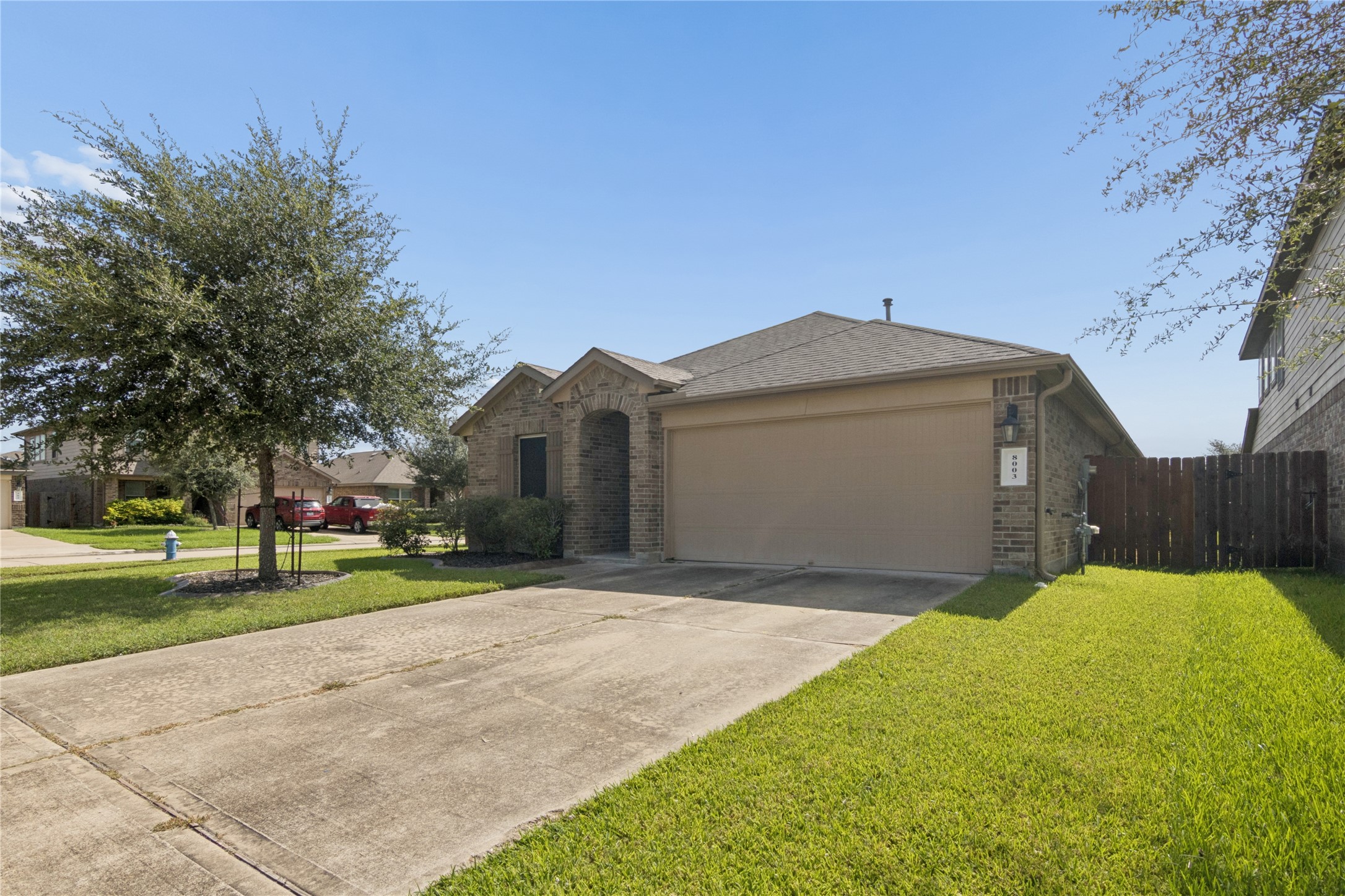 8003 Carillon Way Rosharon, TX 77583 - Photo 3 of 26 Gallery Image 3