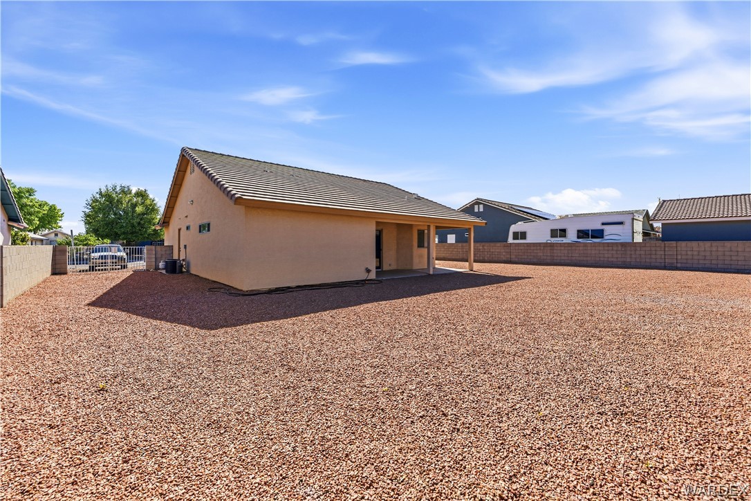 3973 Prairie View Drive Kingman, AZ 86409 - Photo 31 of 34 The property features a spacious, open yard with gravel landscaping