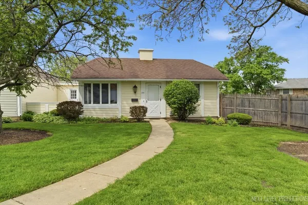 $229,900 | 25 Garden Drive, Unit 1, Montgomery, IL 60538