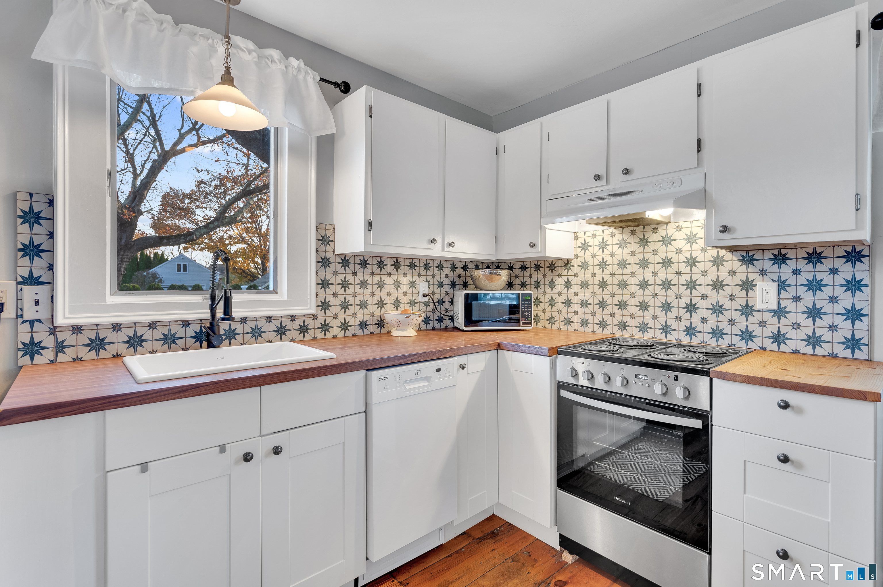 109 Salt Island Road Westbrook, CT 06498 - Photo 19 of 25 Rear Unit