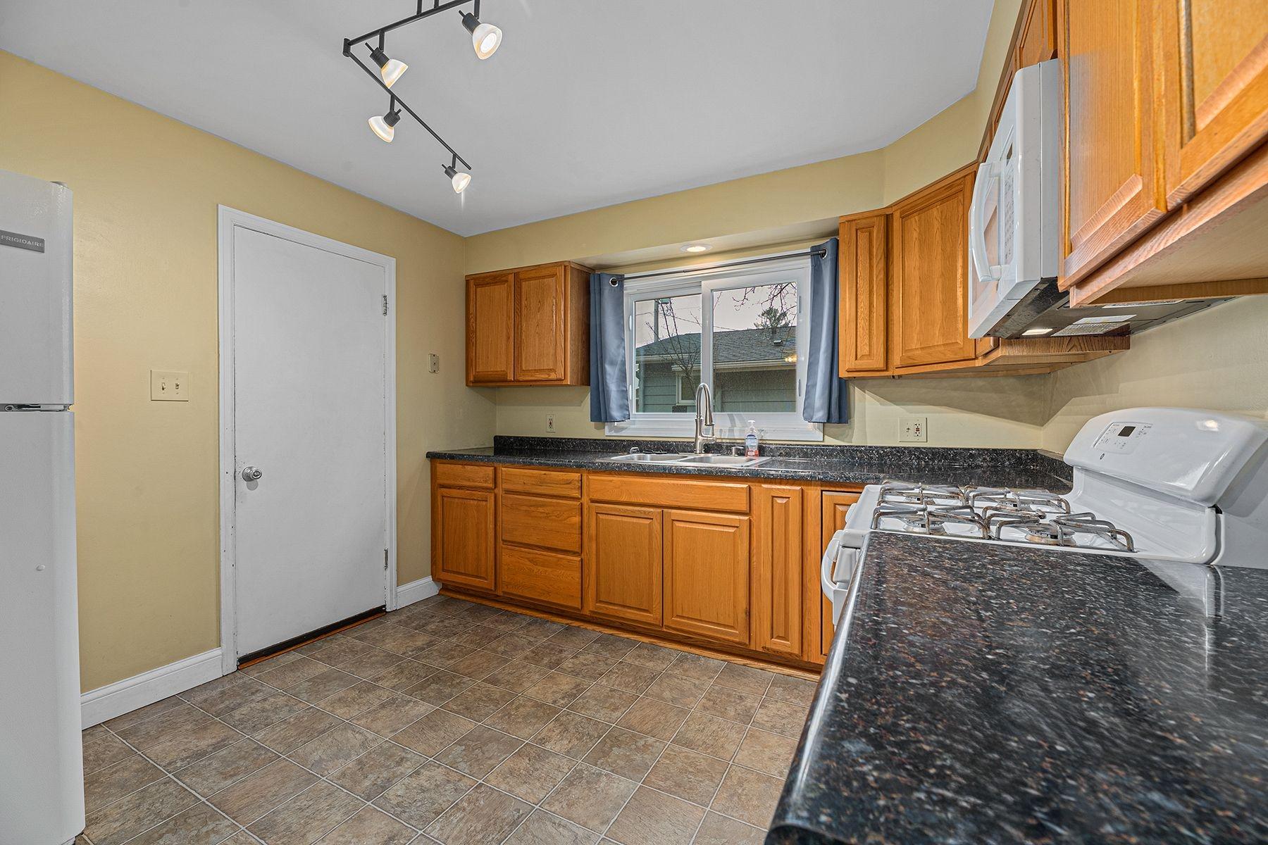 916 Margaret Street Rhinelander, WI 54501 - Photo 3 of 32 Gallery Image 3