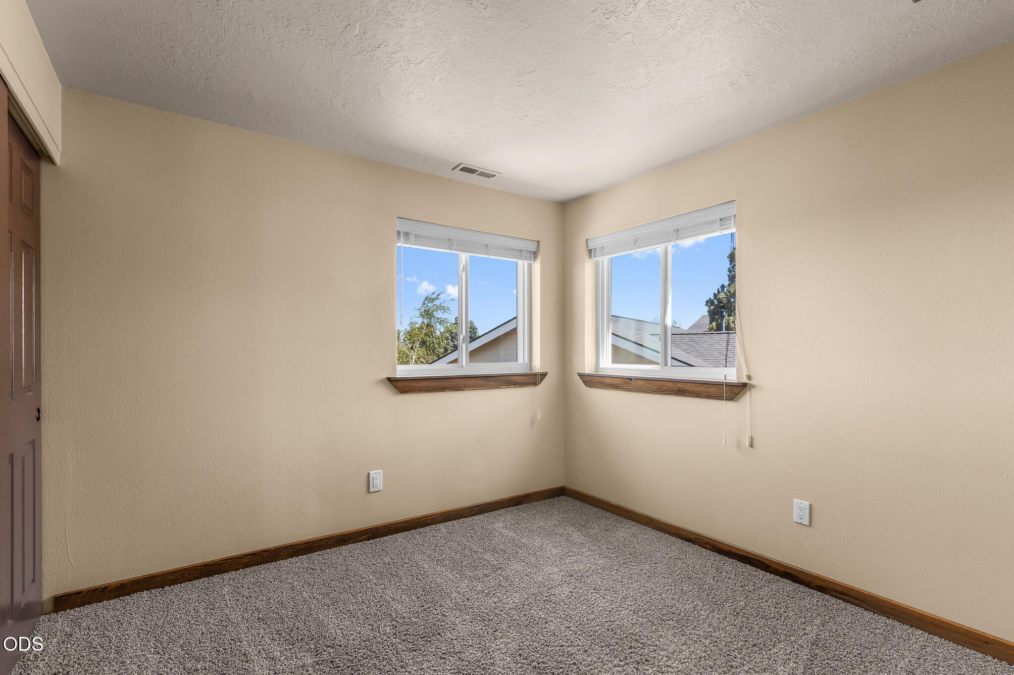 2486 Southwest Valleyview Drive Redmond, OR 97756 - Photo 35 of 55 an empty room with windows