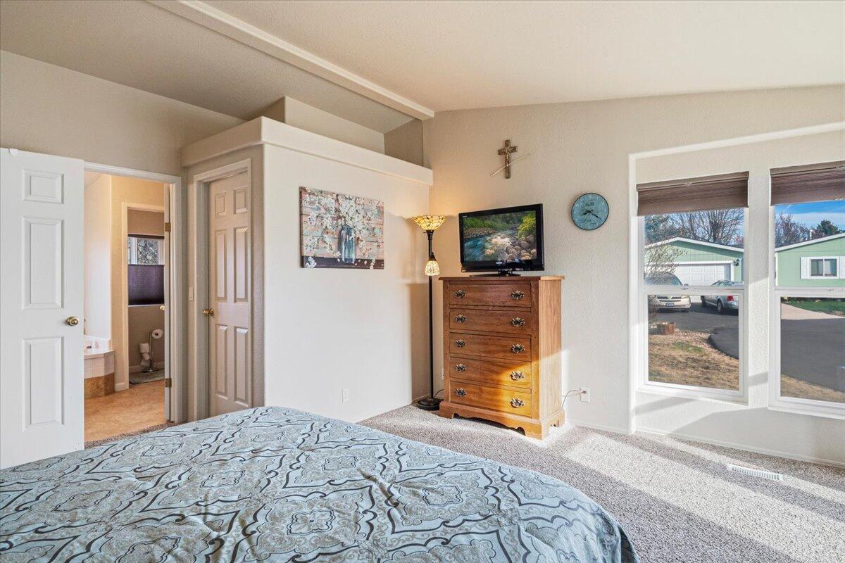 1875 Northeast 6th Street Redmond, OR 97756 - Photo 18 of 33