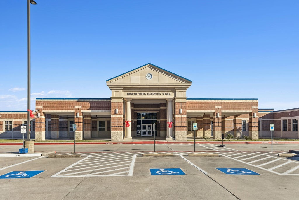 31306 Summit Grove Lane Spring, TX 77386 - Photo 40 of 45 a view of a building with a outdoor space