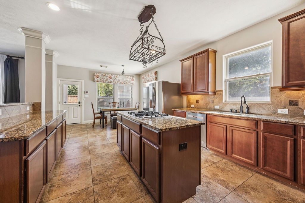 31306 Summit Grove Lane Spring, TX 77386 - Photo 8 of 45 a kitchen with lots of counter top space