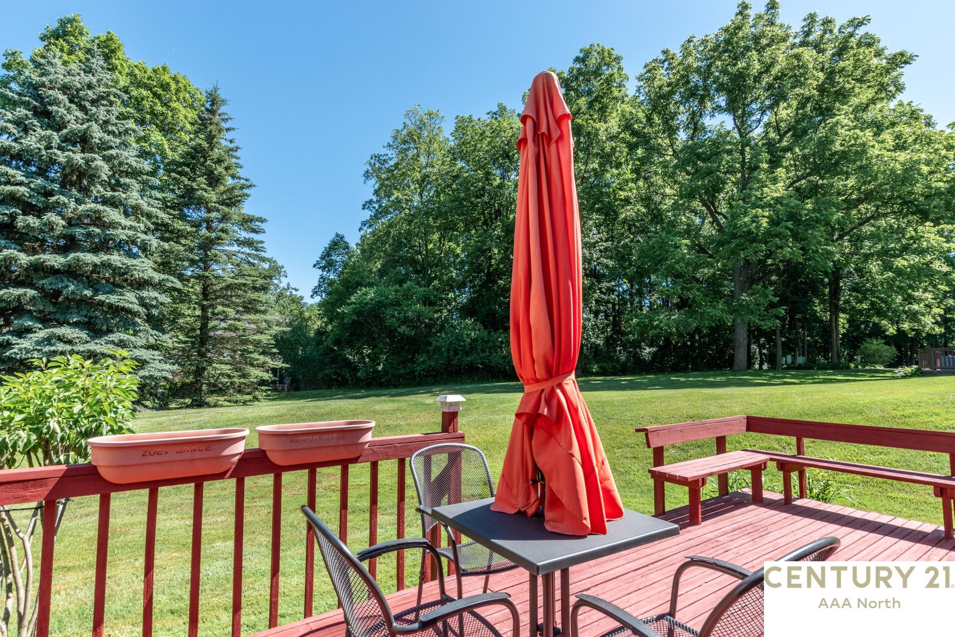 2327 Rochelle Park Drive Rochester, MI 48309 - Photo 4 of 58 50146531-9b3cc35b-6b93-4225-8373-1ce0643fc03c.JPG
