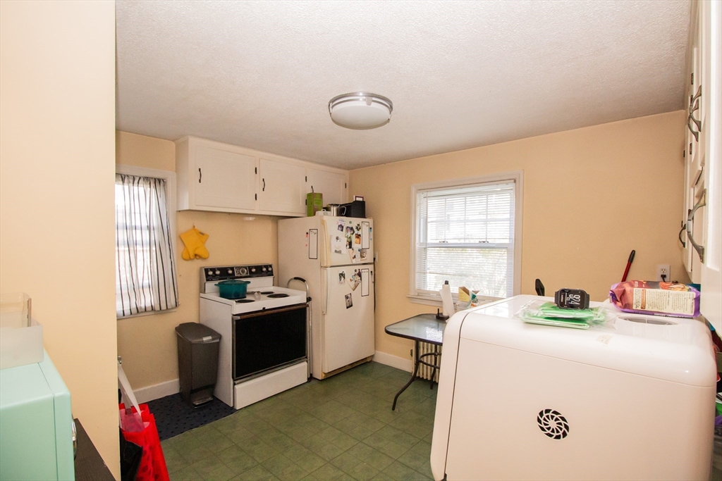 238 May Street Worcester, MA 01602 - Photo 12 of 28