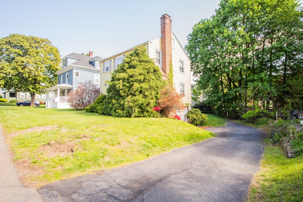 238 May Street Worcester, MA 01602 - Photo 3 of 28