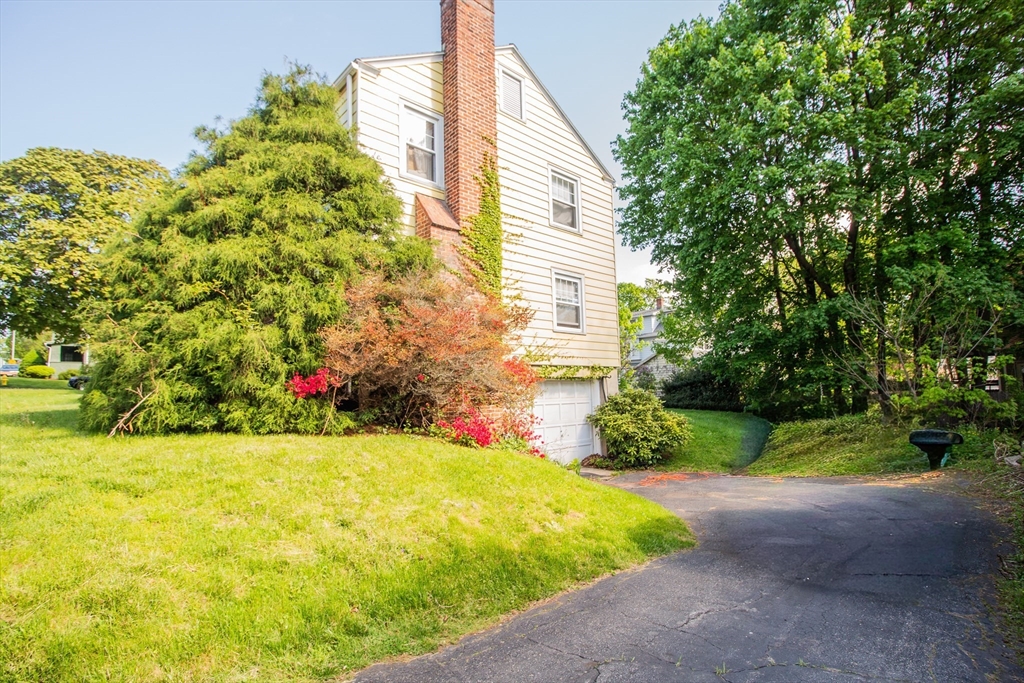 238 May Street Worcester, MA 01602 - Photo 4 of 28