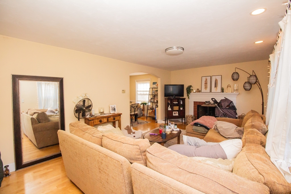 238 May Street Worcester, MA 01602 - Photo 5 of 28