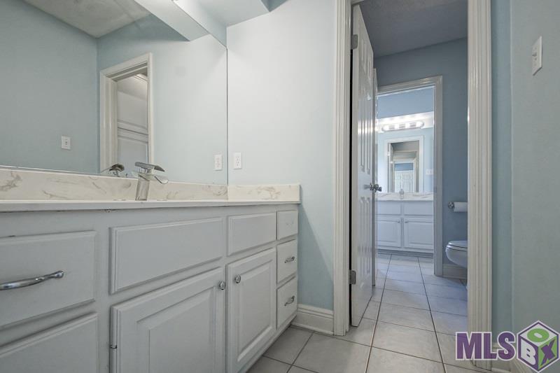 12221 Schlayer Avenue Baton Rouge, LA 70816 - Photo 14 of 16 Jack & Jill Bath Upstairs