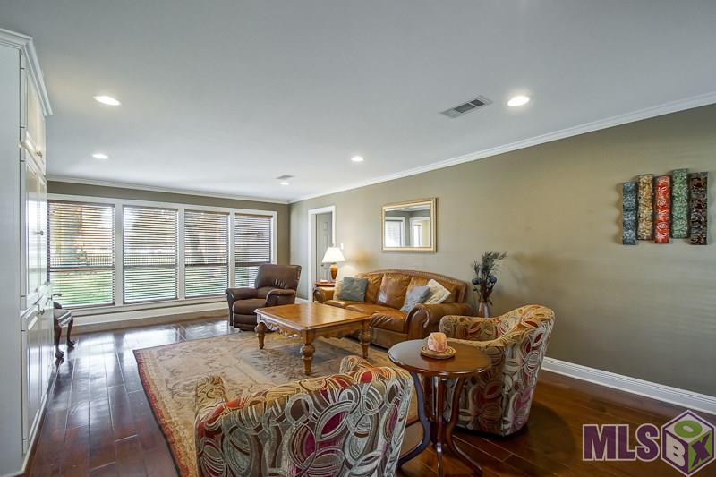 12221 Schlayer Avenue Baton Rouge, LA 70816 - Photo 4 of 16 Living Room1