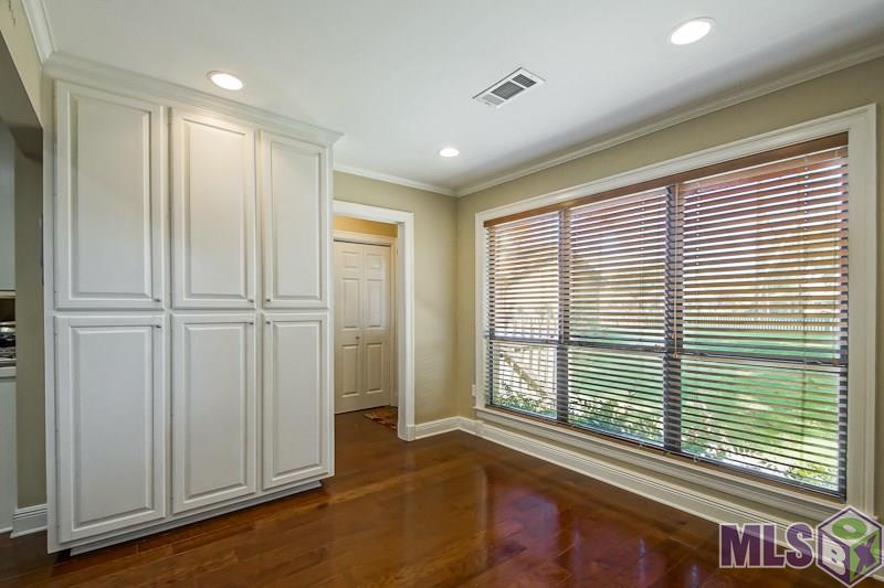 12221 Schlayer Avenue Baton Rouge, LA 70816 - Photo 10 of 16 Breakfast Area