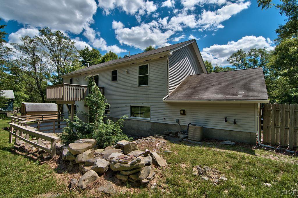 4913 Pine Ridge Drive West Bushkill, PA 18324 - Photo 43 of 50 This house is ideal for relaxing or entertaining o