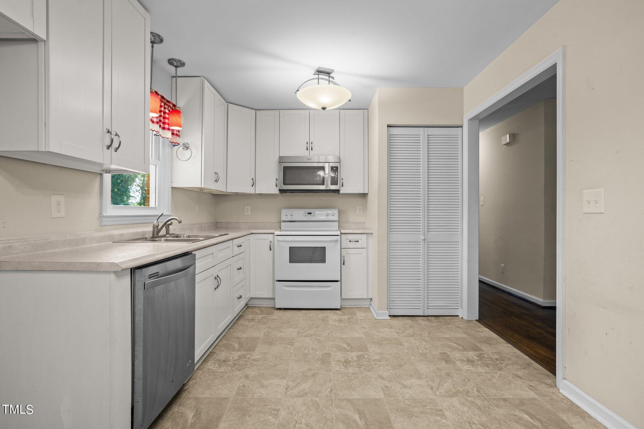 2425 Varner Road Greensboro, NC 27406 - Photo 13 of 35 38-web-or-mls-DSC07180
