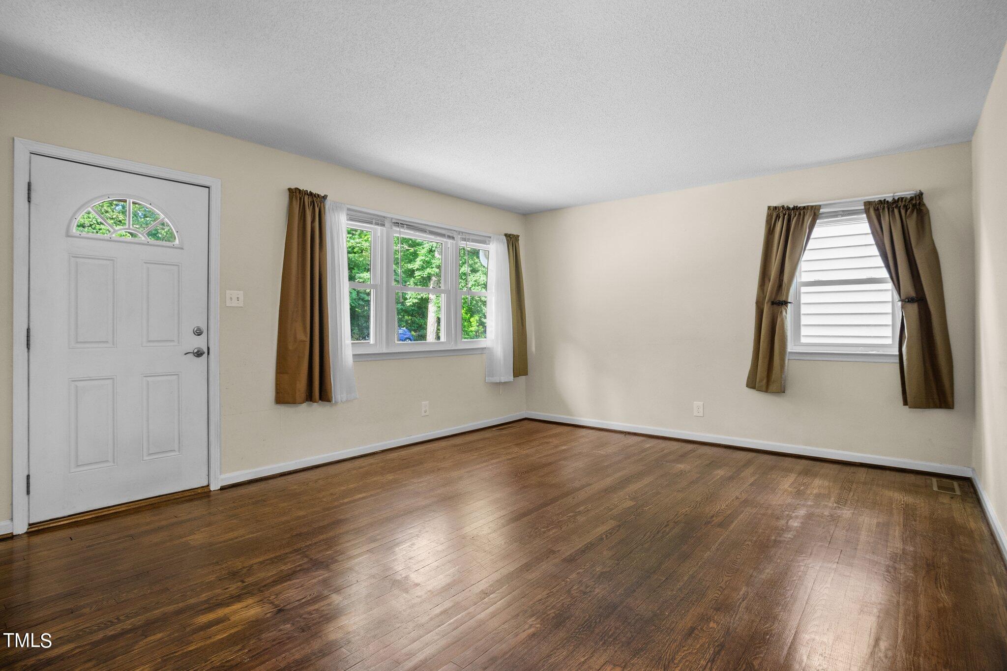 2425 Varner Road Greensboro, NC 27406 - Photo 9 of 35 27-web-or-mls-DSC07105