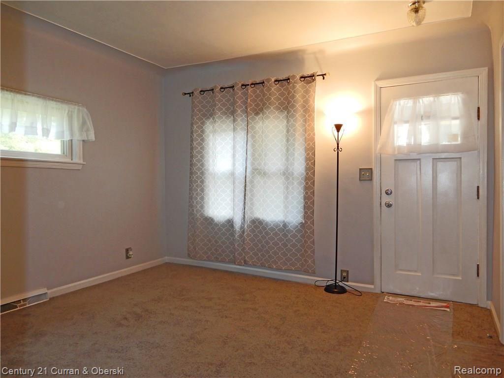 25040 Doxtator Street Dearborn, MI 48128 - Photo 2 of 27