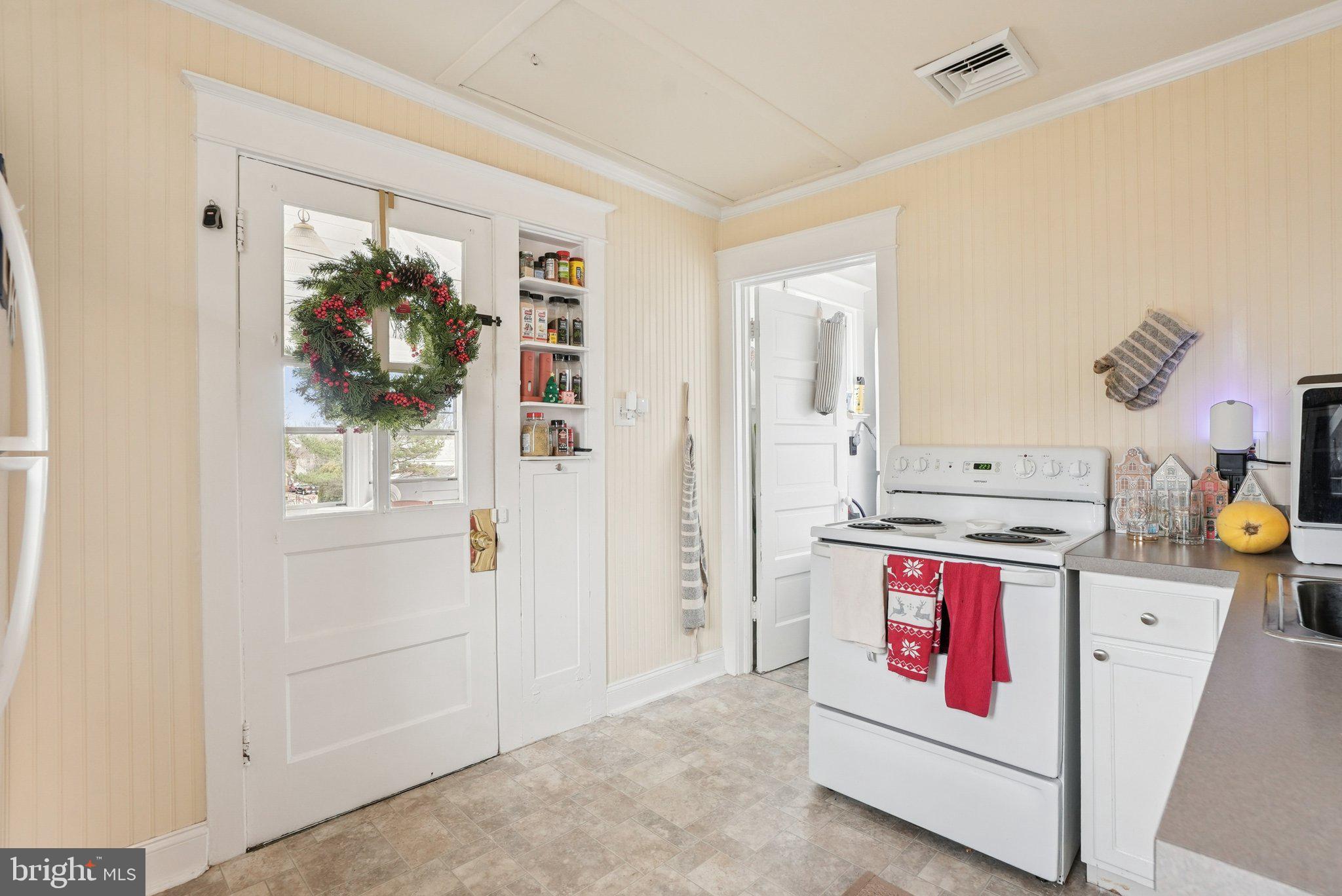 216-218 President Avenue Rutledge, PA 19070 - Photo 37 of 54 a utility room with dryer and washer