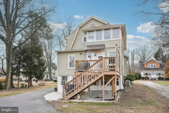 a picture of a bench in front of door