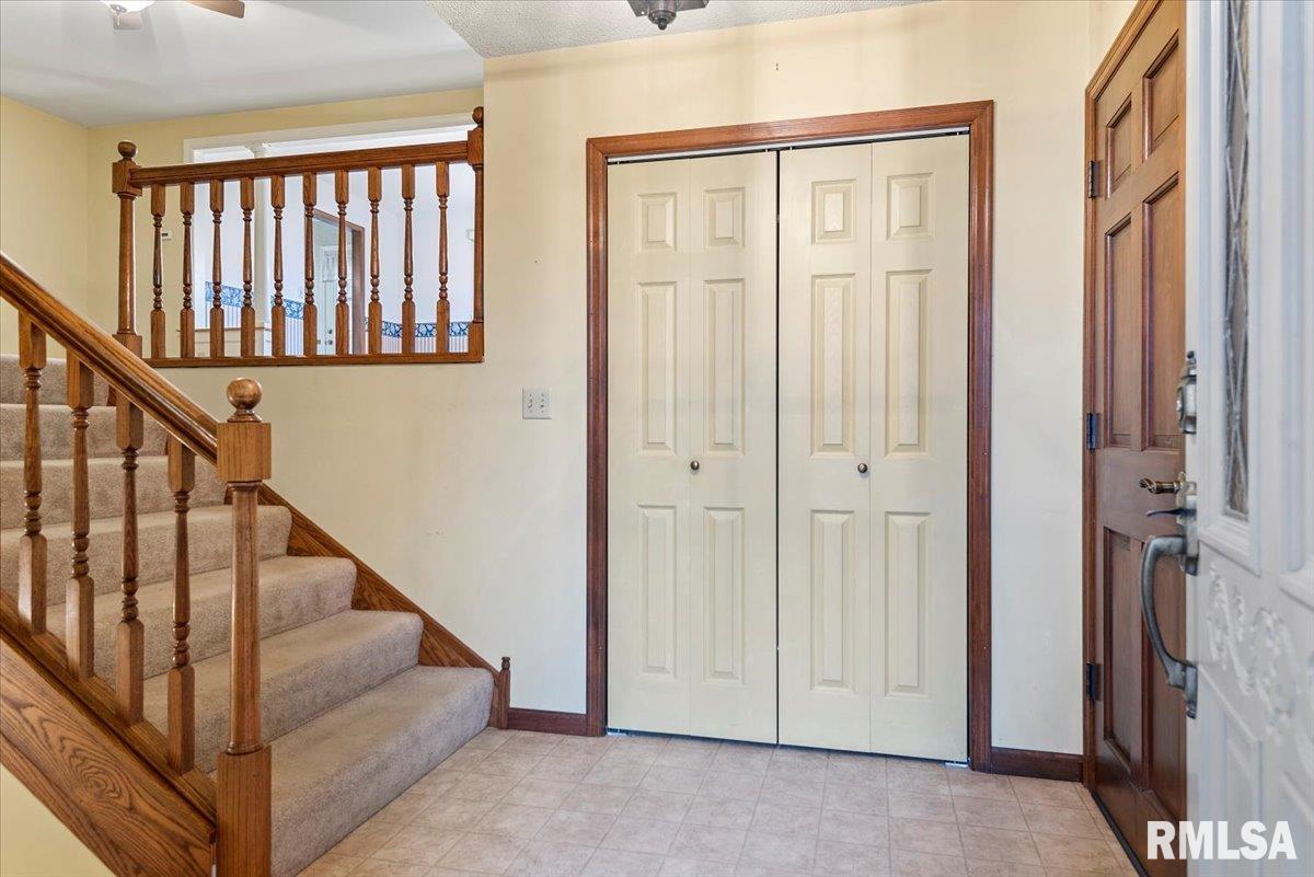 140 Roanoke Drive Rochester, IL 62563 - Photo 2 of 47