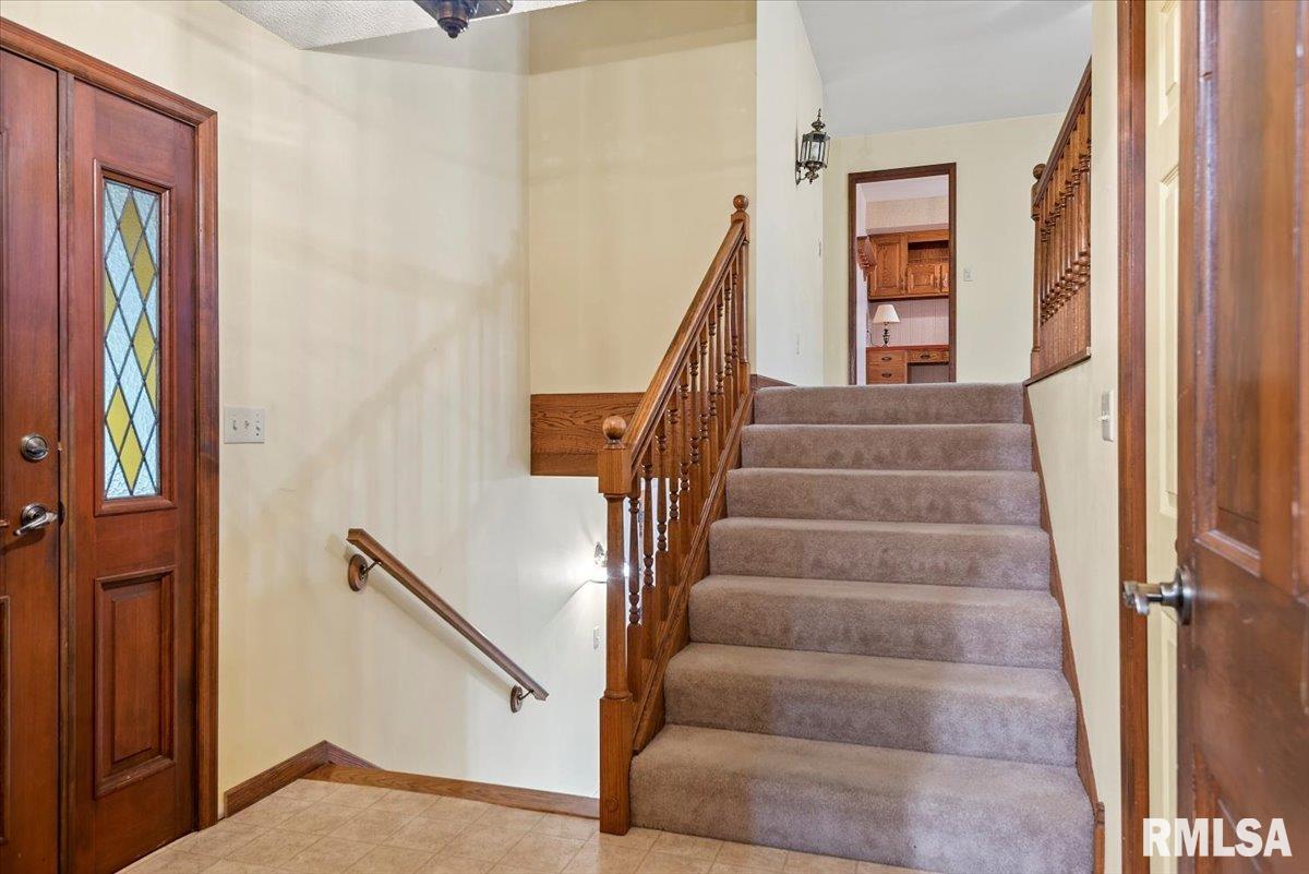 140 Roanoke Drive Rochester, IL 62563 - Photo 3 of 47