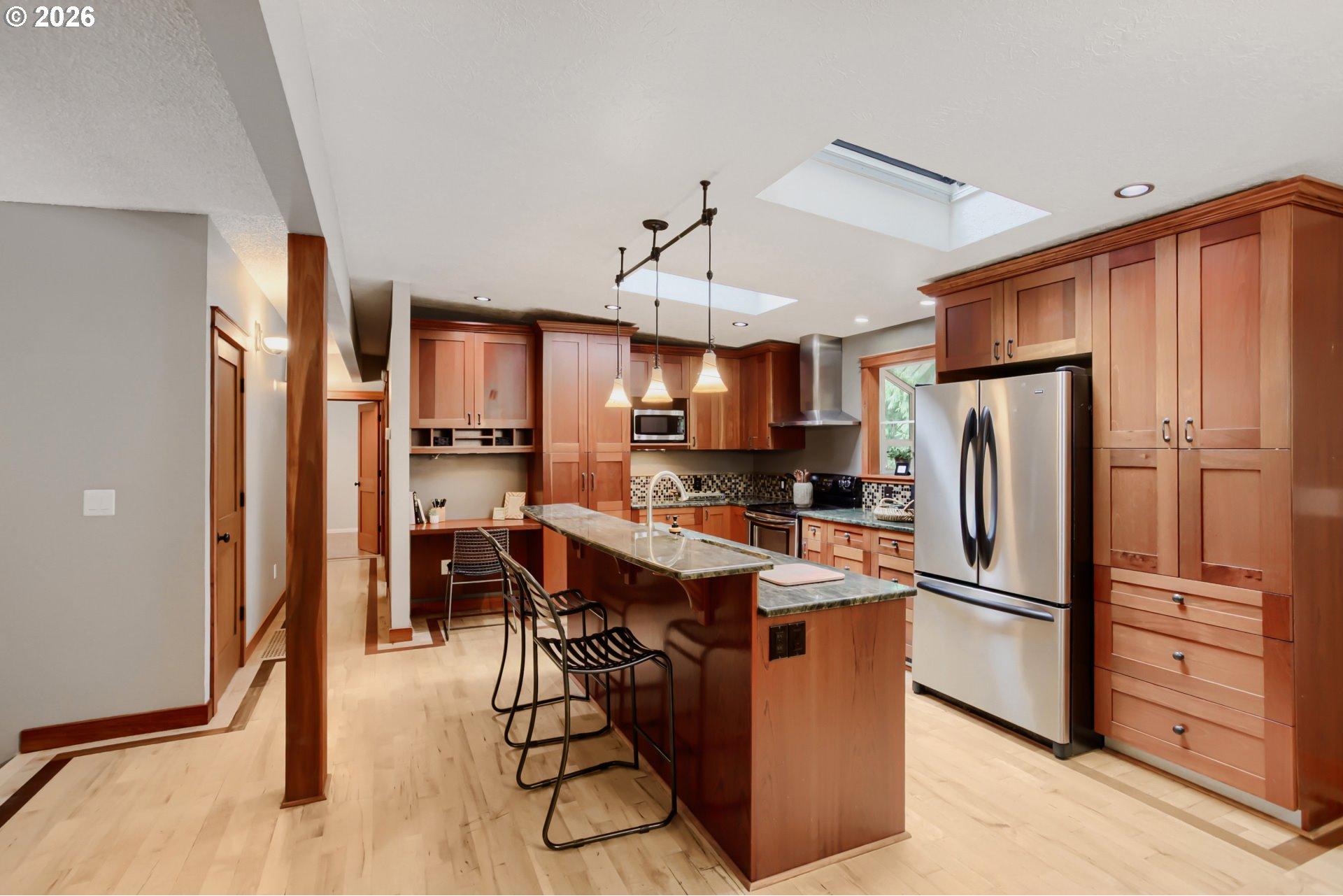 6149 Southwest Miles Court Portland, OR 97219 - Photo 17 of 48 Gallery Image 17