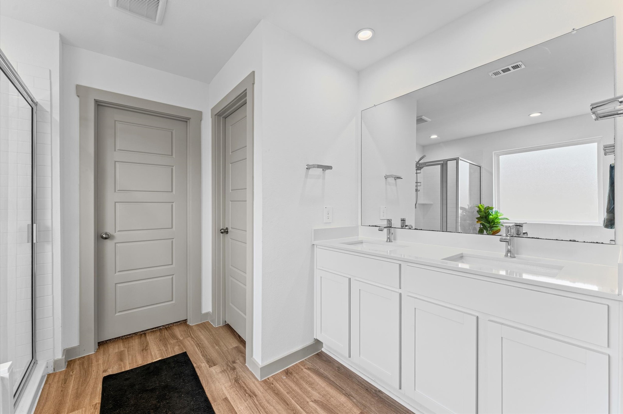 903 Curly Angora Court Rosharon, TX 77583 - Photo 9 of 30 Dual sinks in the primary bathroom.