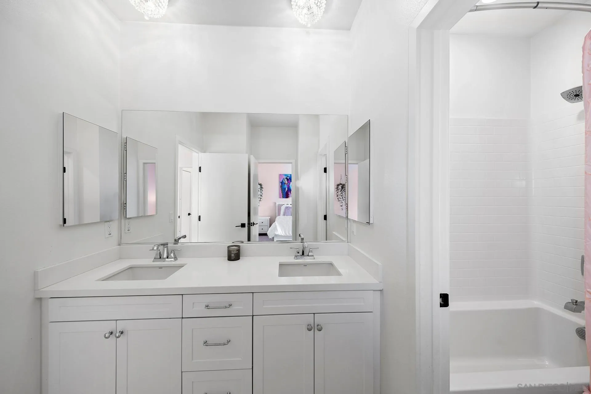 8850 Weston Road Santee, CA 92071 - Photo 36 of 44 a bathroom with 2 sink tub and a mirror