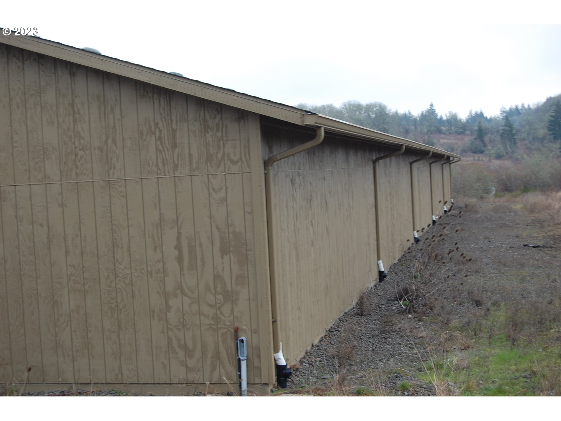 8850 Red Prairie Road Sheridan, OR 97378 - Photo 4 of 26 a close up of a wooden wall