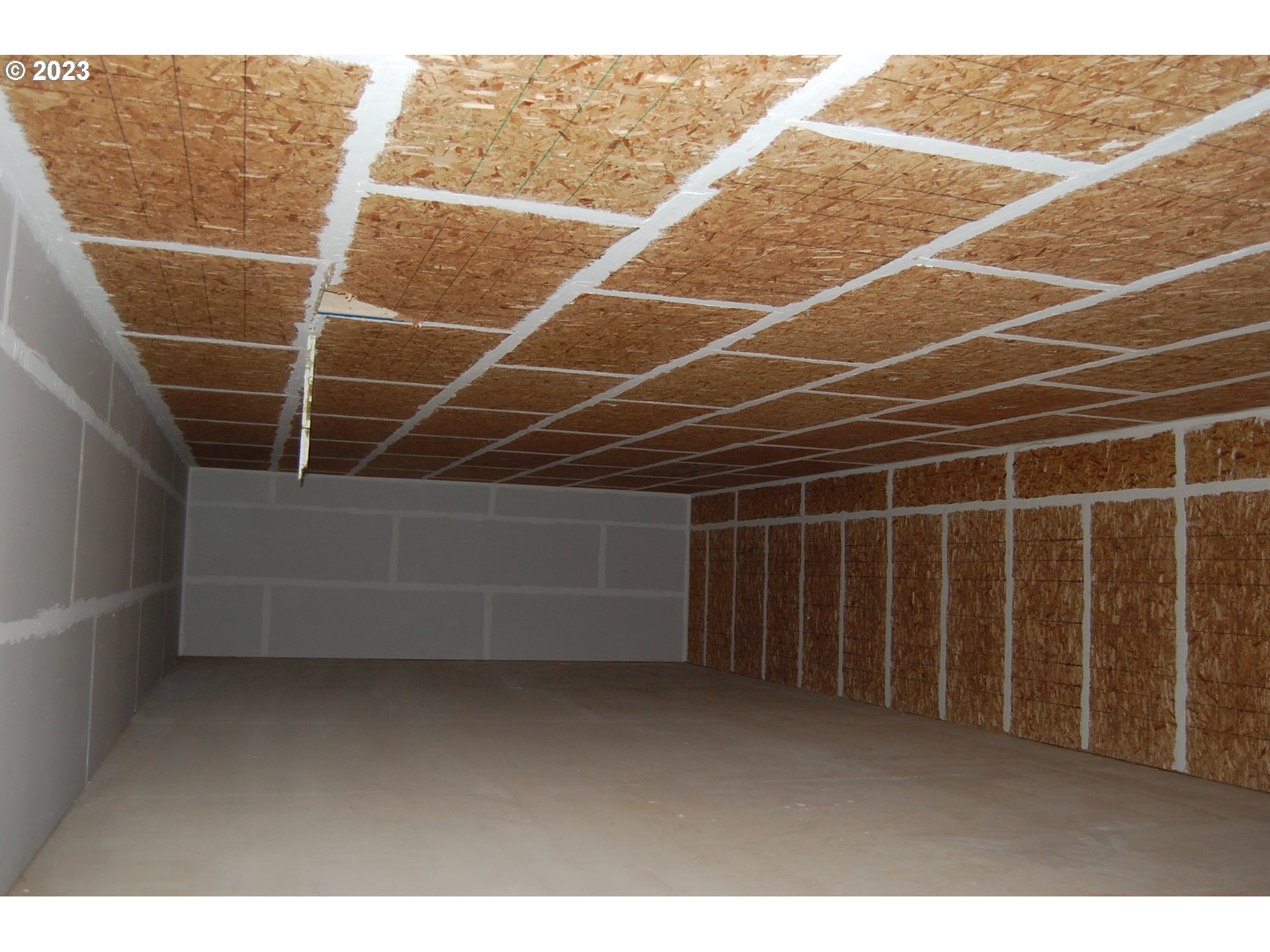 8850 Red Prairie Road Sheridan, OR 97378 - Photo 9 of 26 a view of an empty room with stairs