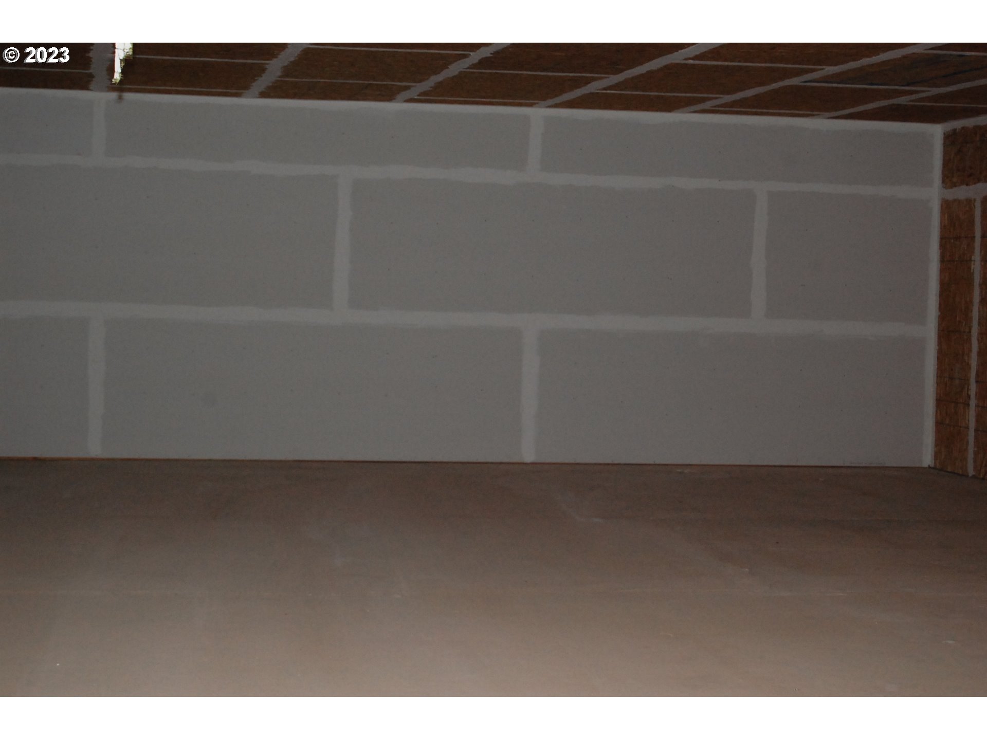 8850 Red Prairie Road Sheridan, OR 97378 - Photo 10 of 26 a close view of closet