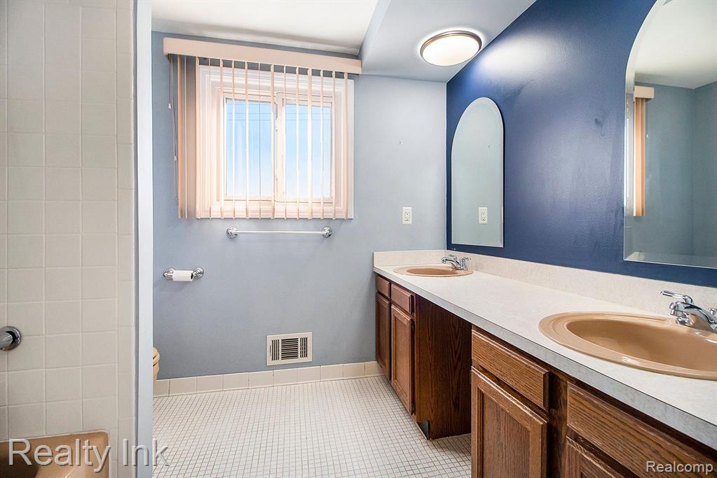 46491 Strathmore Road Plymouth, MI 48170 - Photo 12 of 16 Gallery Image 12