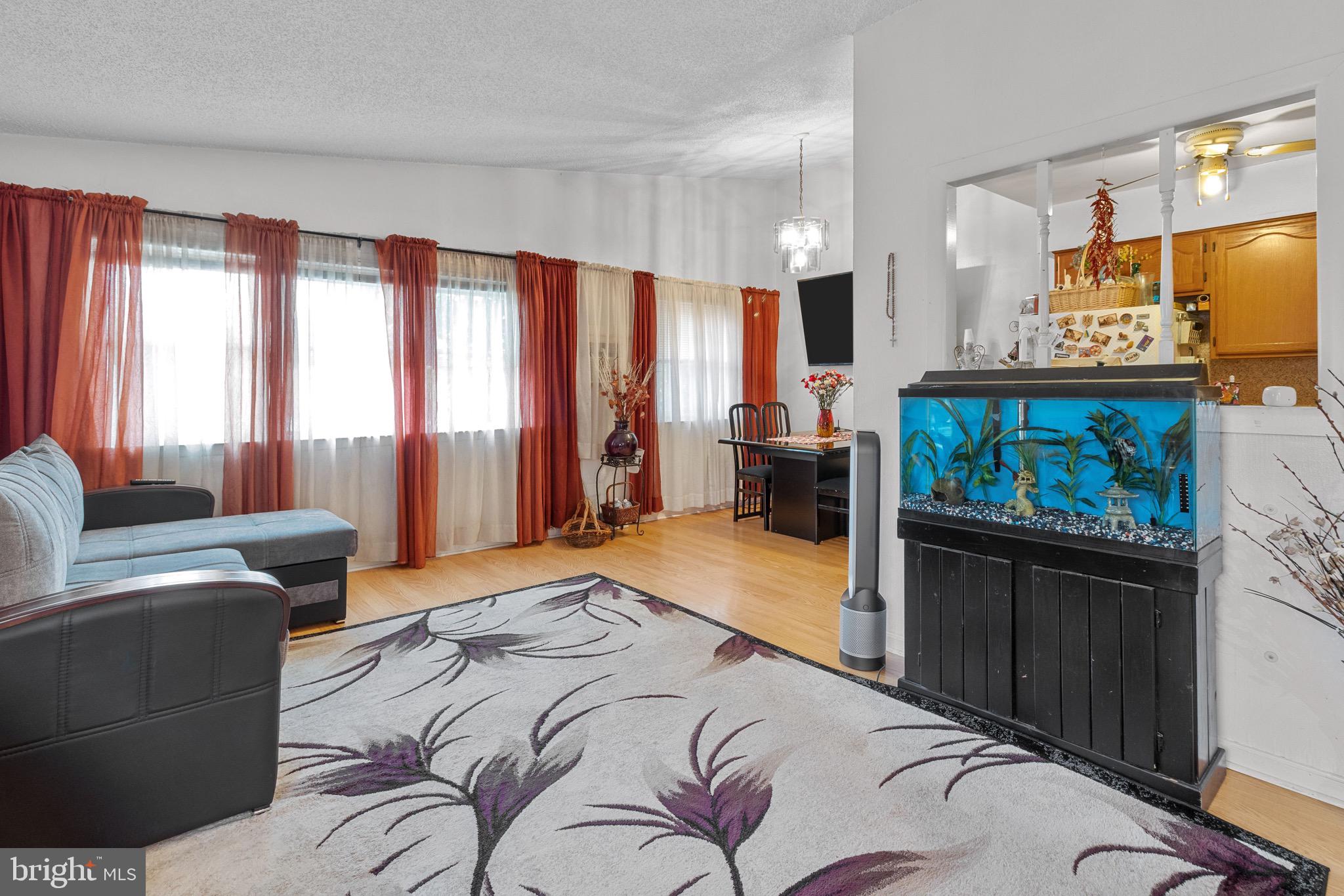 10165 Bridle Road Philadelphia, PA 19116 - Photo 4 of 31 Gallery Image 4