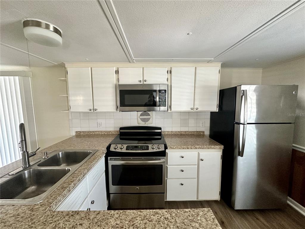 11341 Edison Avenue New Port Richey, FL 34654 - Photo 12 of 37 Gallery Image 12