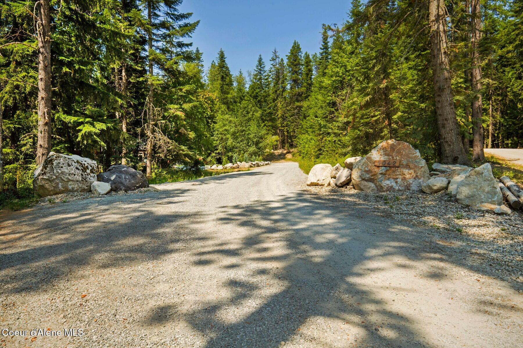 1042 North Wrenco Road Sandpoint, ID 83864 - Photo 19 of 41 Private Driveway Access